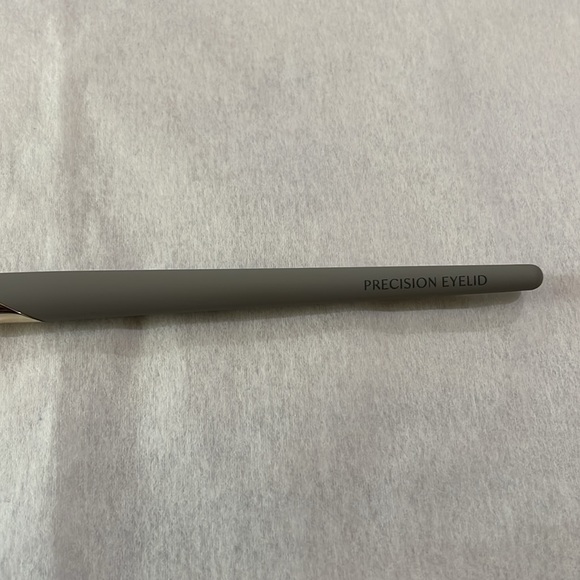 Complex Culture Blush & Eyelid Brush - Picture 7 of 9